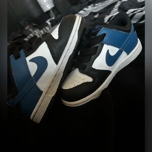Nike dunk blue and black